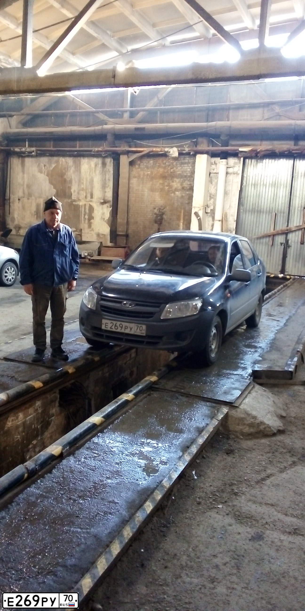 Фото автомобиля LADA 2190 GRANTA, 2012 — госномер Е269РУ70. Цвет: ТЕМНО-КОРИЧНЕВЫЙ