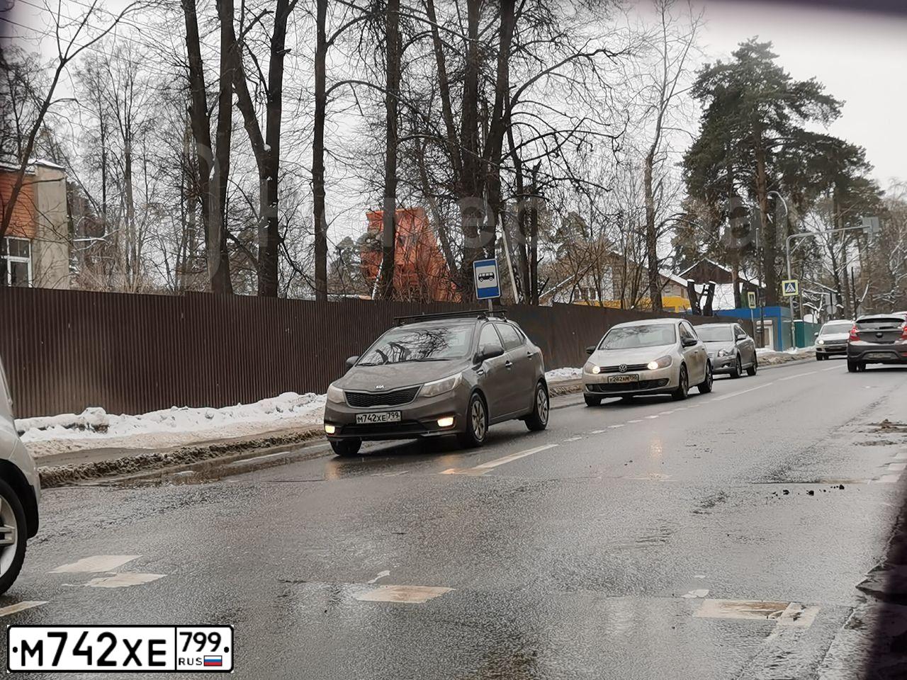 Фото автомобиля KIA RIO, 2016 — госномер К109МО797. Цвет: ТЕМНО-СЕРЫЙ