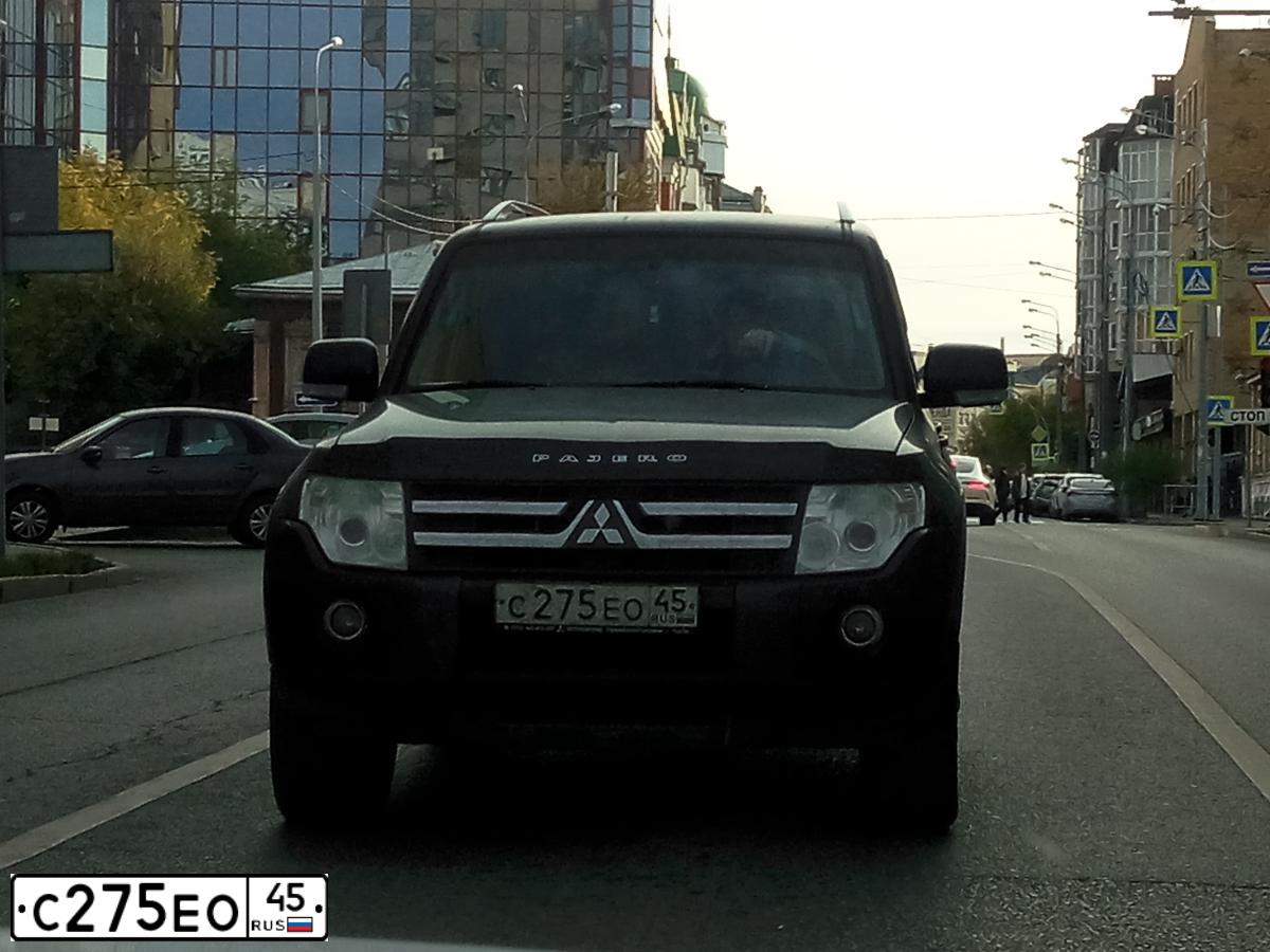 Фото автомобиля MITSUBISHI PAJERO, 2008 — госномер М685ОУ29. Цвет: ЧЕРНЫЙ