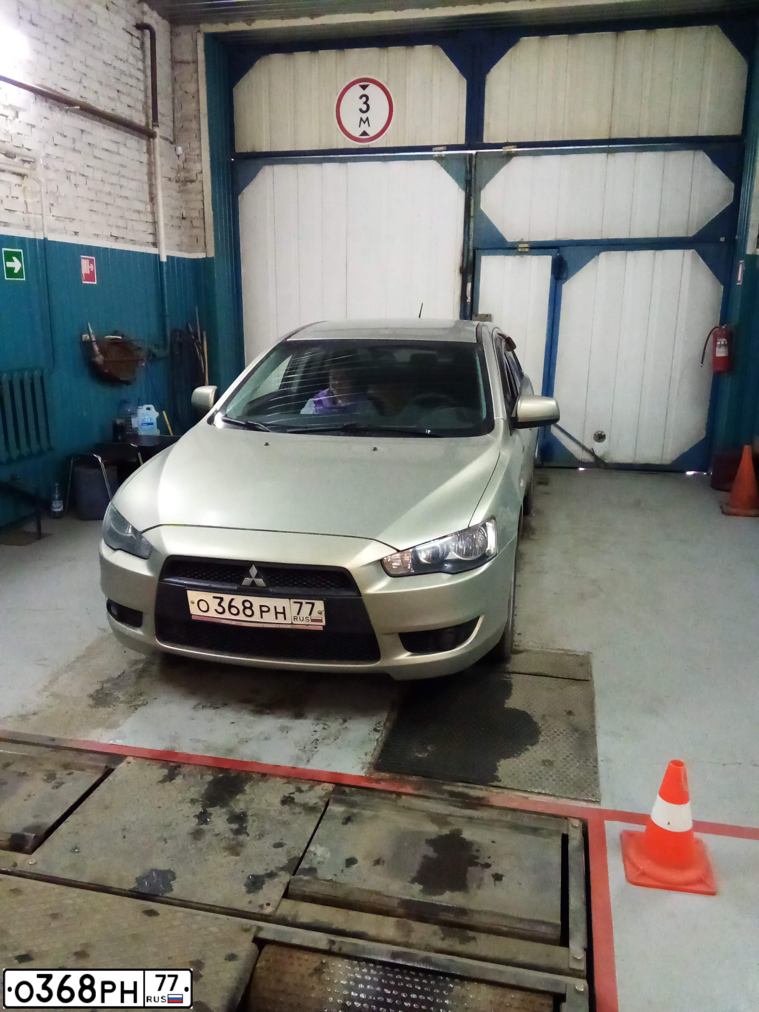 Фото автомобиля MITSUBISHI LANCER, 2007 — госномер Н136ТЕ124. Цвет: БЕЖЕВЫЙ