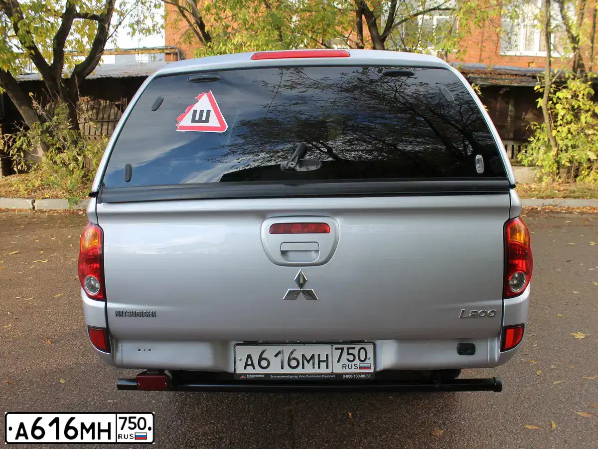 Фото автомобиля MITSUBISHI L 200, 2014 — госномер С738ХА123. Цвет: СЕРЫЙ СВЕТЛЫЙ