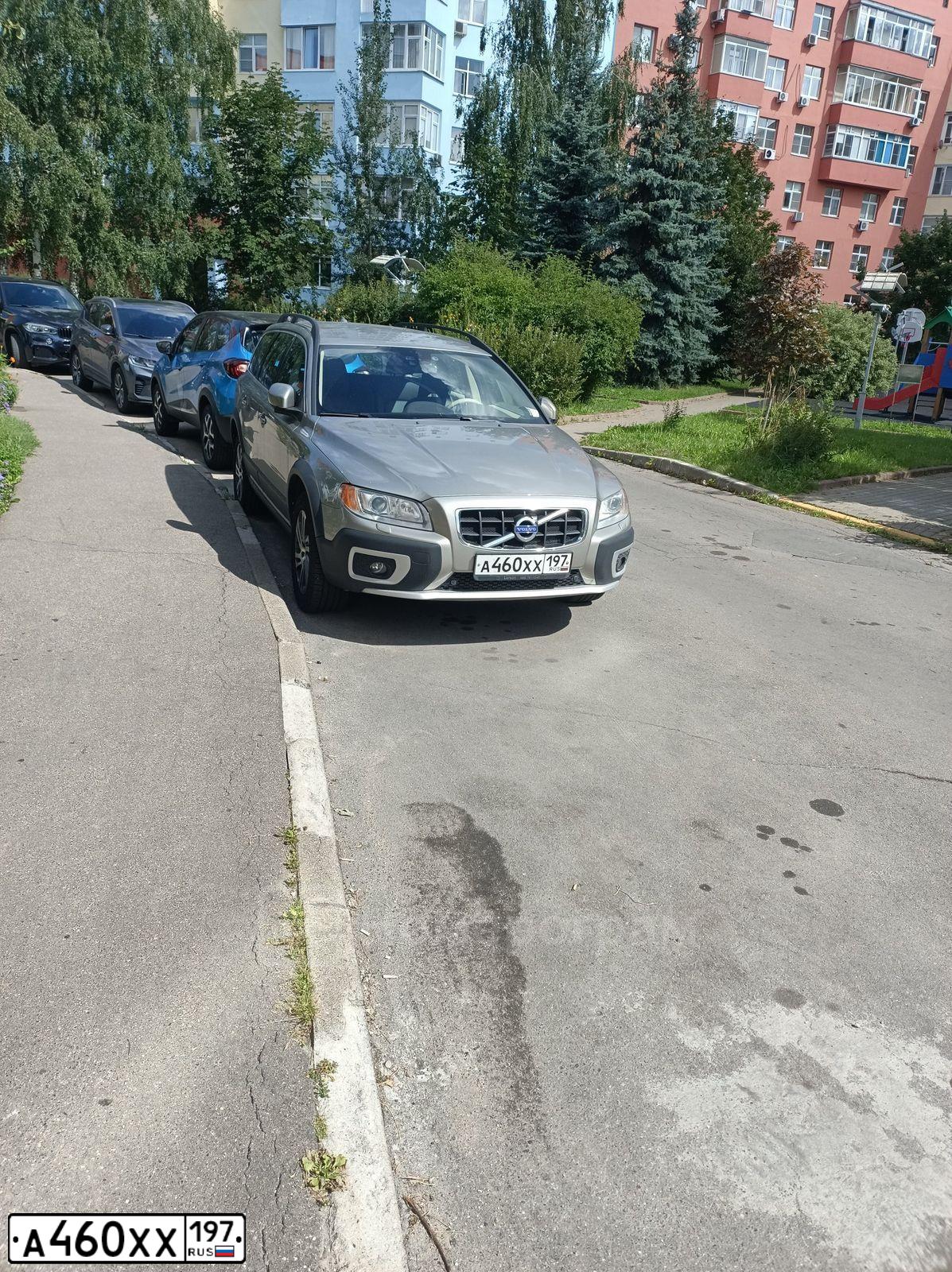 Фото автомобиля VOLVO XC70, 2012 — госномер А460ХХ197. Цвет: БЕЖЕВЫЙ