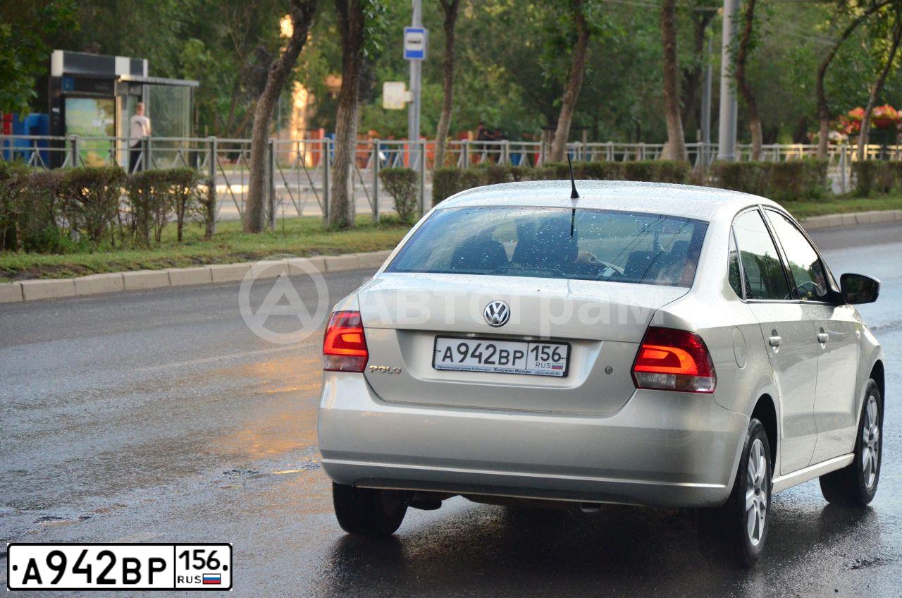 Фото автомобиля VOLKSWAGEN POLO, 2013 — госномер Е279ТА156. Цвет: СЕРЕБРИСТО-ЖЕЛТЫЙ