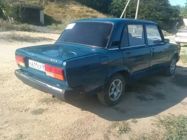 Фото автомобиля MERCEDES E-KLASSE, 1998 — госномер М400СС99. Цвет: СВЕТЛО-СЕРЫЙ