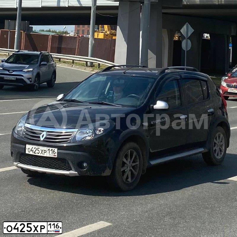 Фото автомобиля RENAULT SANDERO, 2012 — госномер О425ХР116. Цвет: ЧЕРНЫЙ