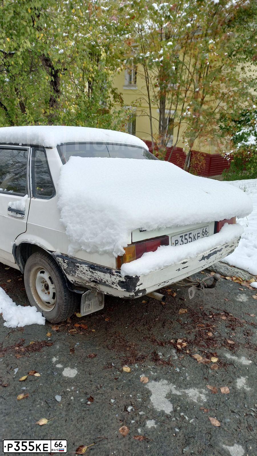 Фото автомобиля ВАЗ21099, 1994 — госномер Р355КЕ66. Цвет: БЕЛЫЙ