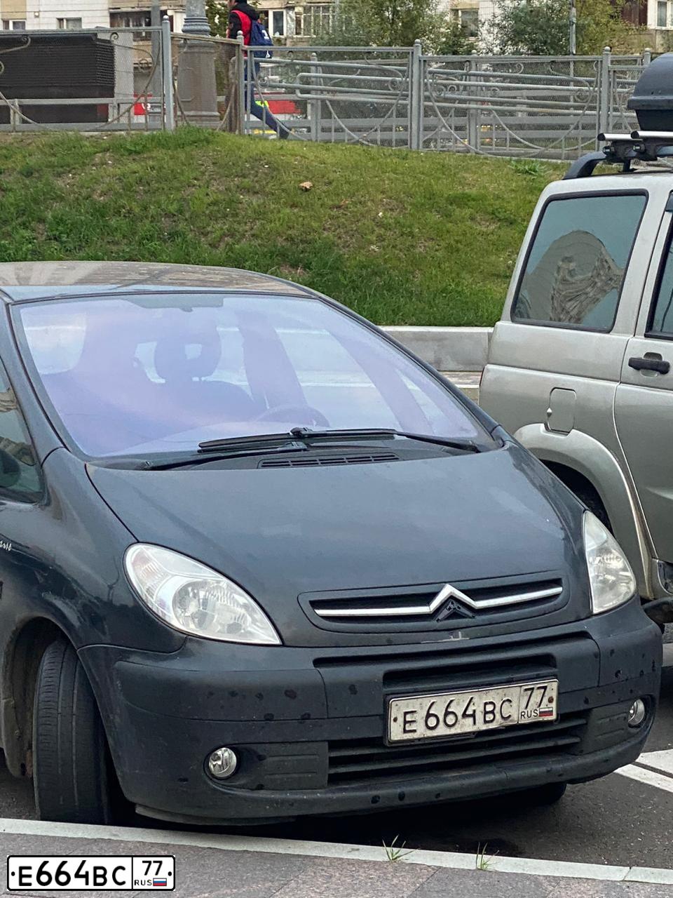Фото автомобиля CITROEN XSARA PICASSO, 2006 — госномер Е664ВС77. Цвет: СЕРЫЙ ТЕМНЫЙ