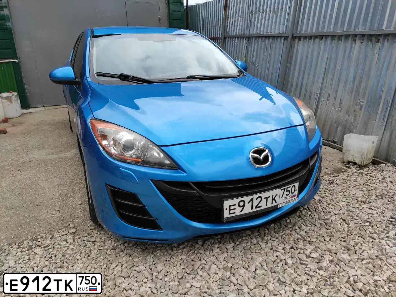 Фото автомобиля MAZDA 3, 2009 — госномер К758АК977. Цвет: голубой