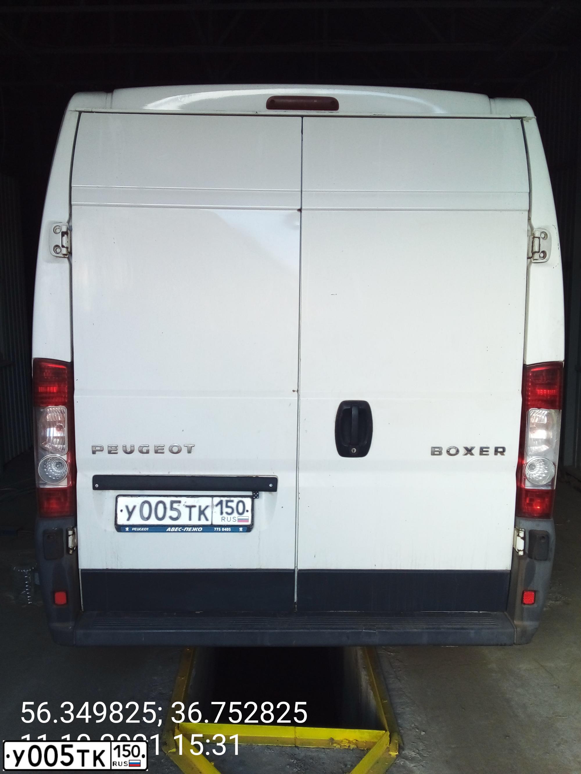 Фото автомобиля PEUGEOT BOXER, 2009 — госномер В412ХО790. Цвет: Белый