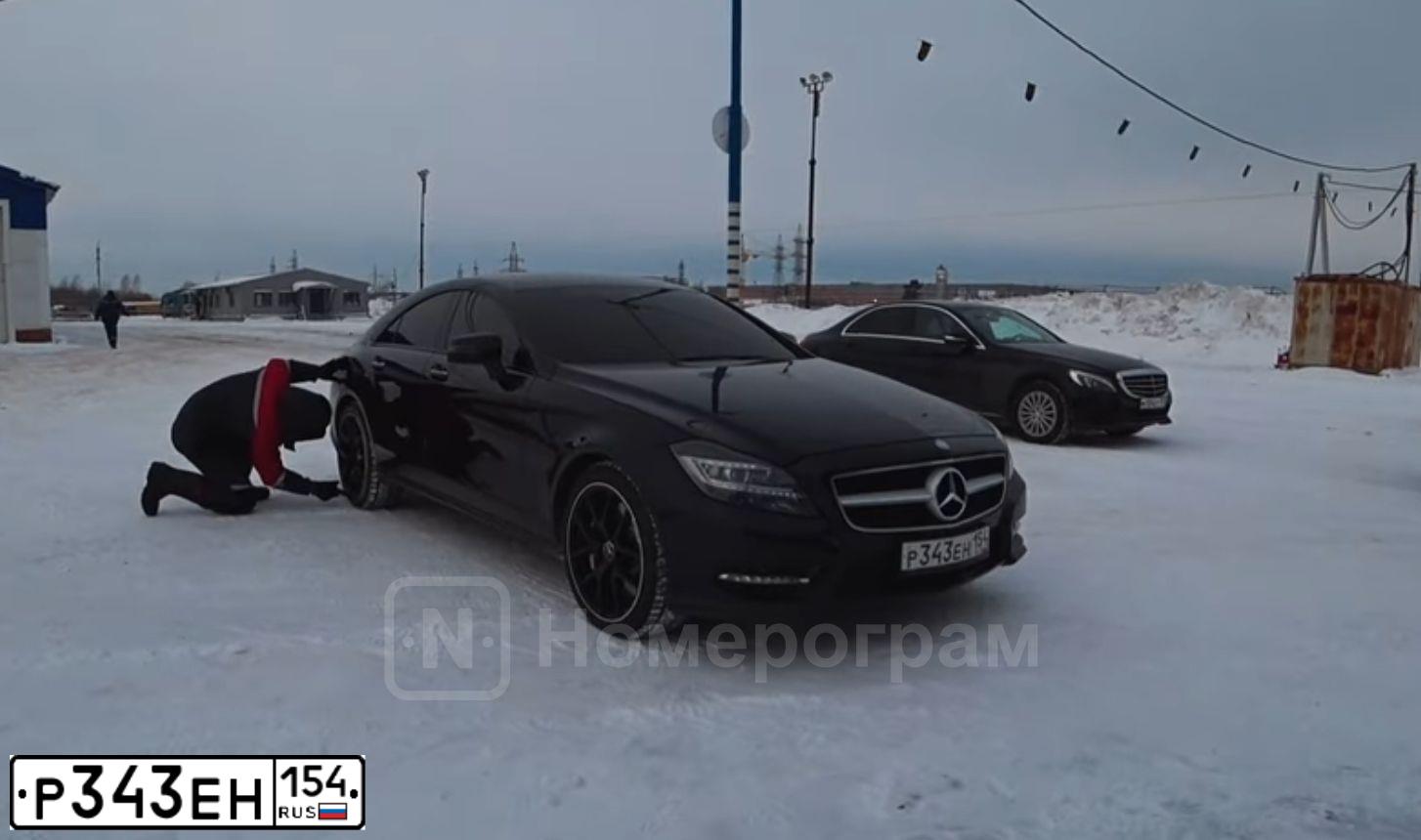 Фото автомобиля MERCEDES-BENZ CLS-CLASS, 2012 — госномер М742УР21. Цвет: ЧЕРНЫЙ