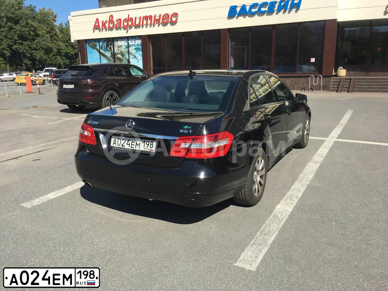 Фото автомобиля MERCEDES E-KLASSE, 2011 — госномер А024ЕМ198. Цвет: ЧЕРНЫЙ