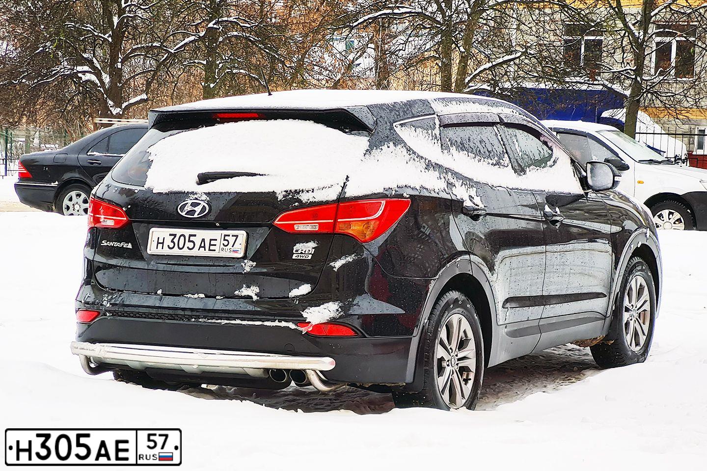 Фото автомобиля HYUNDAI SANTA FE, 2015 — госномер Е817МВ797. Цвет: ЧЕРНЫЙ