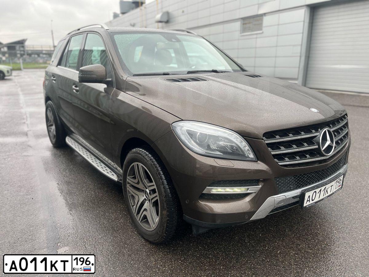 Фото автомобиля MERCEDES M-KLASSE, 2013 — госномер А011КТ196. Цвет: КОРИЧНЕВЫЙ