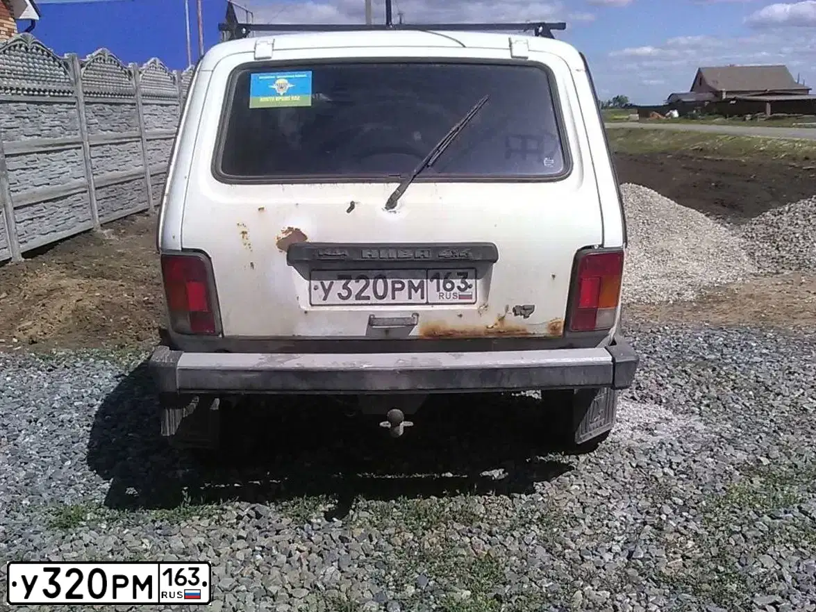 Фото автомобиля VAZ 2121 NIVA, 1999 — госномер М828НЕ163. Цвет: ЯРКО-БЕЛЫЙ