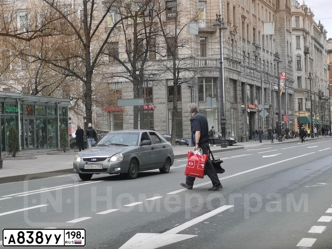 Фото автомобиля LADA 2172 PRIORA, 2010 — госномер А838УУ198. Цвет: СРЕДНИЙ СЕРО-ЗЕЛЕНЫЙ МЕТ.