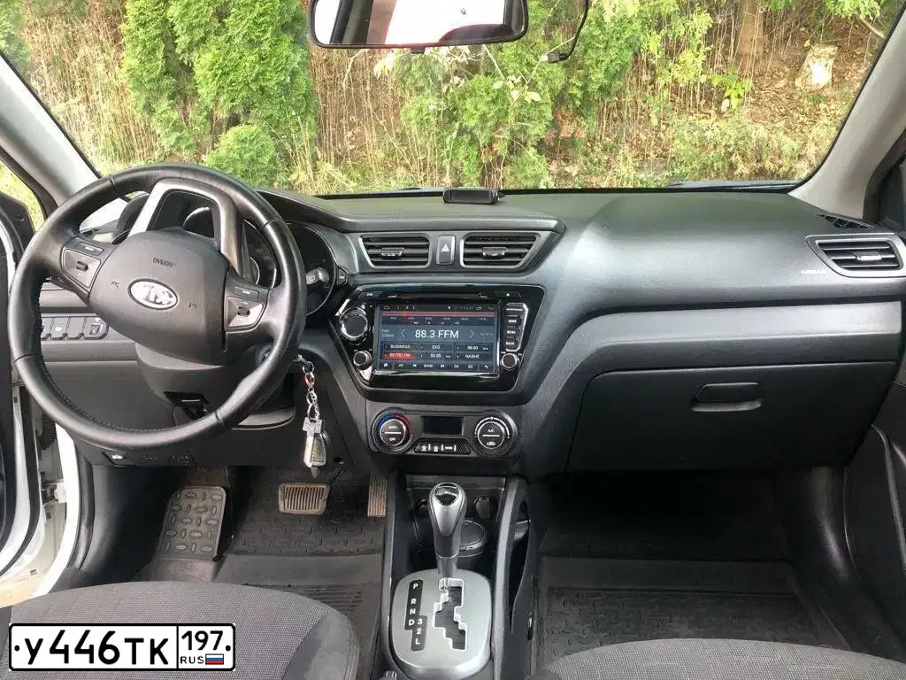 Фото автомобиля KIA RIO, 2012 — госномер К507УЕ750. Цвет: Белый