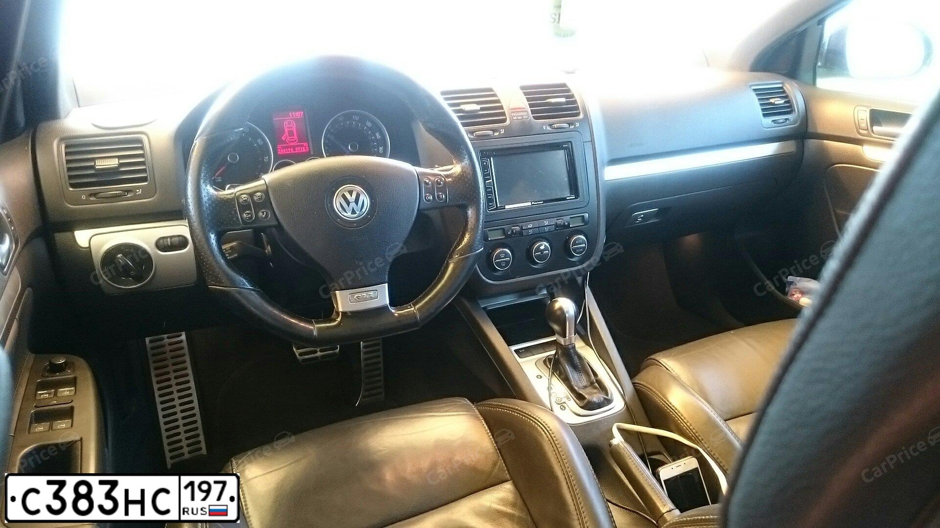 Фото автомобиля VOLKSWAGEN JETTA, 2005 — госномер С633ТЕ797. Цвет: ЧЕРНЫЙ