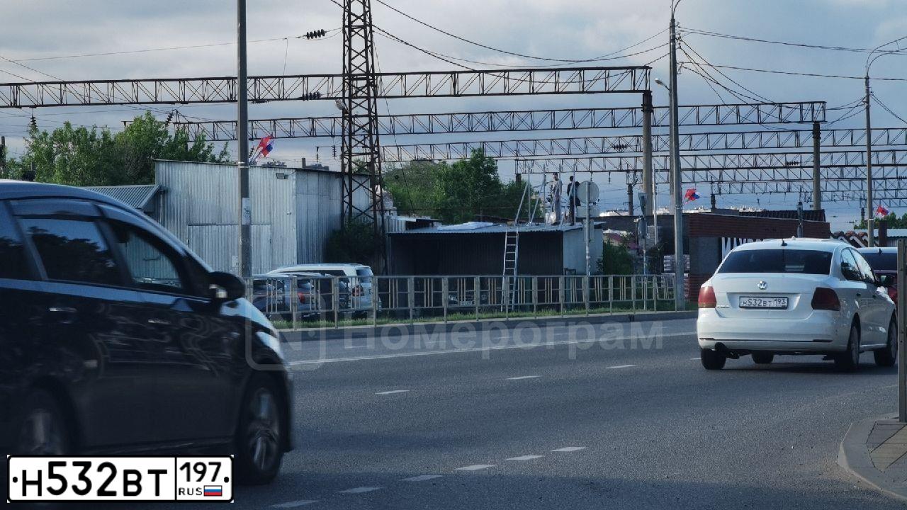 Фото автомобиля NISSAN PATHFINDER, 2007 — госномер А485АУ977. Цвет: ЧЕРНЫЙ