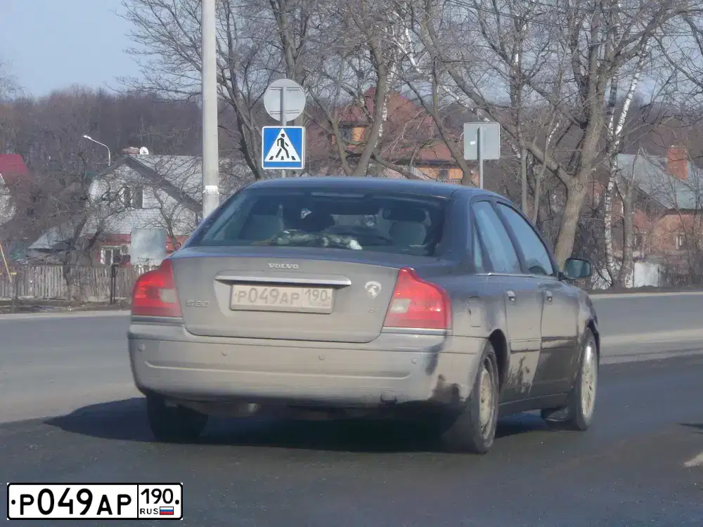 Фото автомобиля VOLVO S80, 2004 — госномер Р049АР190. Цвет: СЕРЫЙ ТЕМНЫЙ