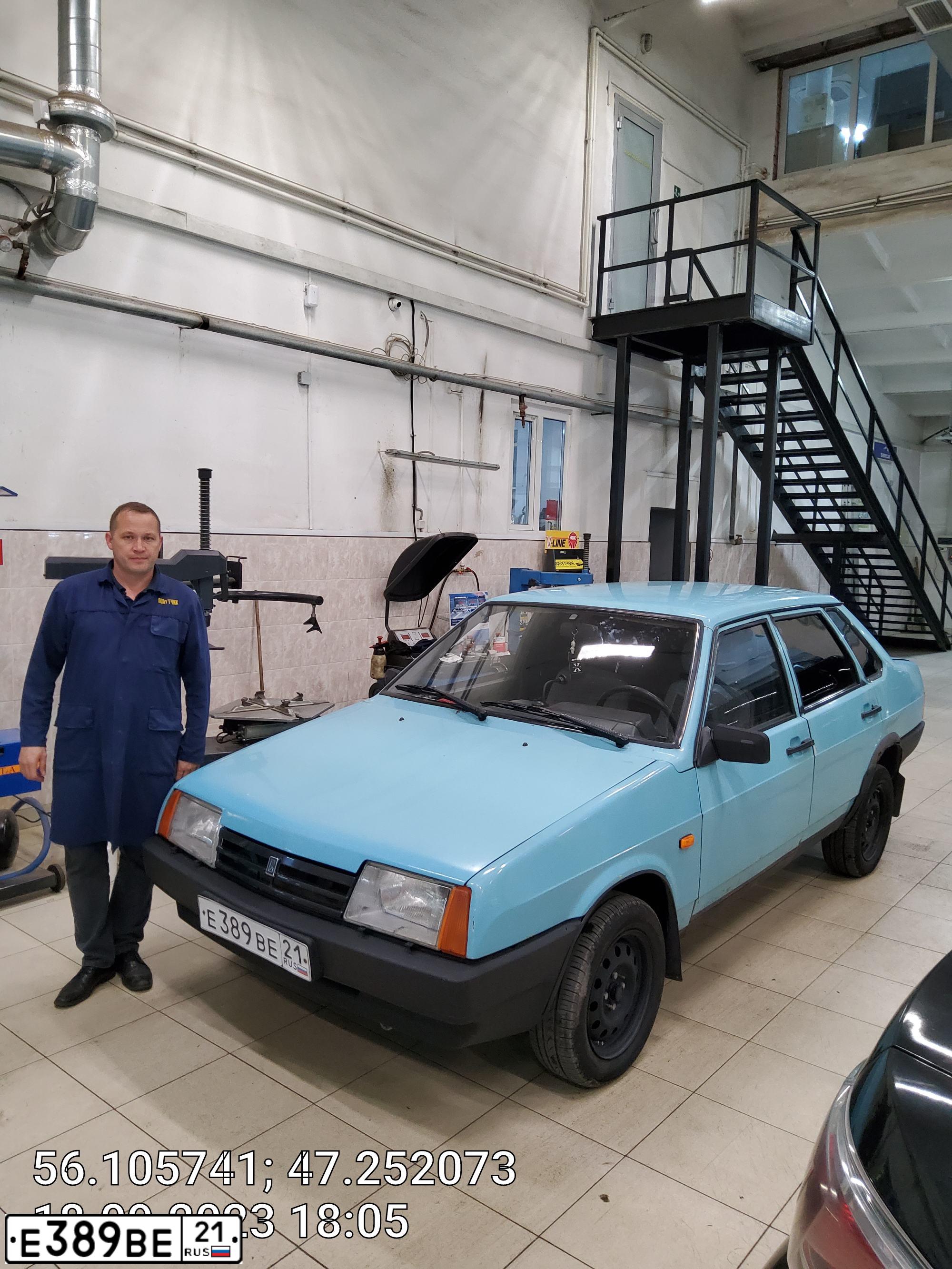 Фото автомобиля LADA 2109 SAMARA, 2000 — госномер Е389ВЕ21. Цвет: СЕРО-ЗЕЛЕНО-ГОЛУБОЙ