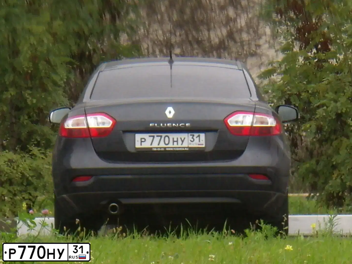 Фото автомобиля RENAULT FLUENCE, 2010 — госномер Р770НУ31. Цвет: ТЕМНО-СЕРЫЙ