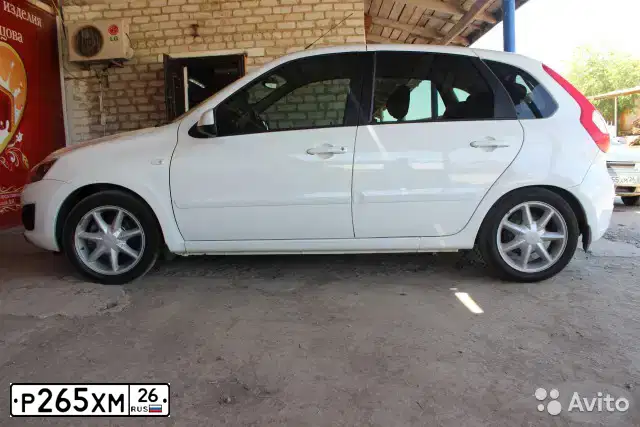 Фото автомобиля LADA 2192 KALINA, 2013 — госномер Р265ХМ26. Цвет: Белый