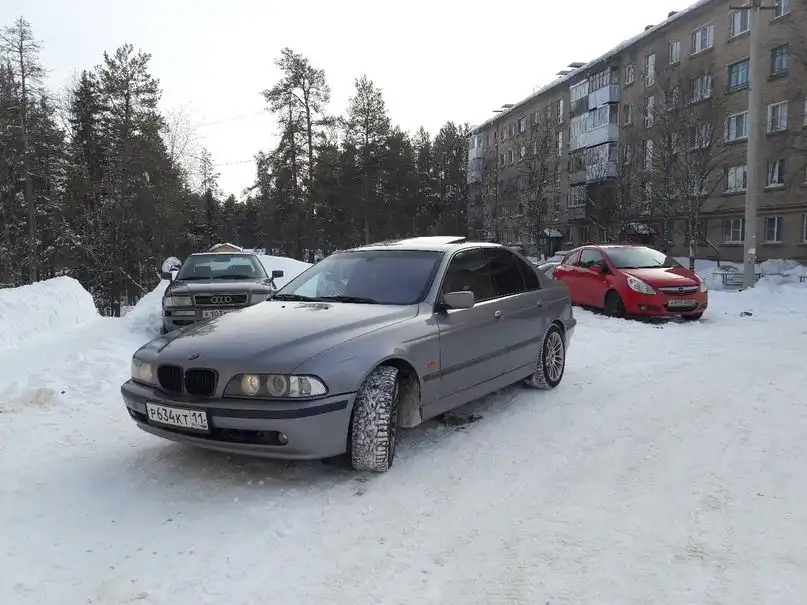 Фото автомобиля BMW W SERIE 5, 1997 — госномер Р830МН11. Цвет: СЕРЫЙ