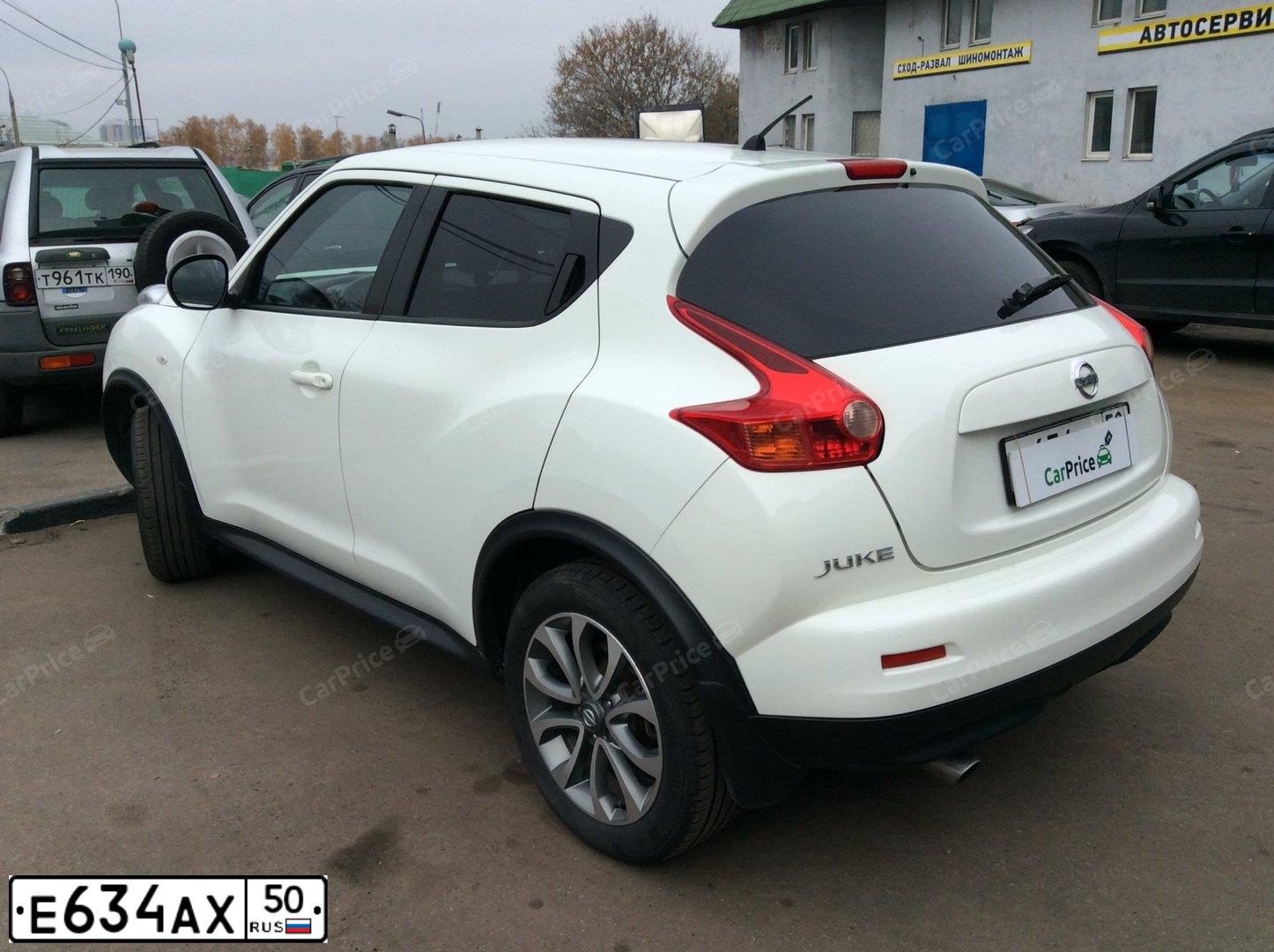 Фото автомобиля NISSAN JUKE, 2013 — госномер А152АХ790. Цвет: Белый