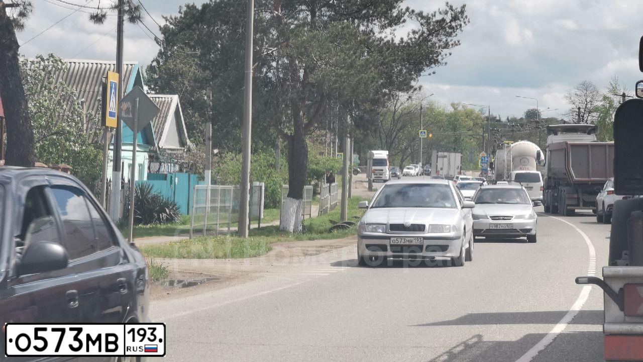 Фото автомобиля SKODA OCTAVIA, 2008 — госномер О573МВ193. Цвет: Серебристый