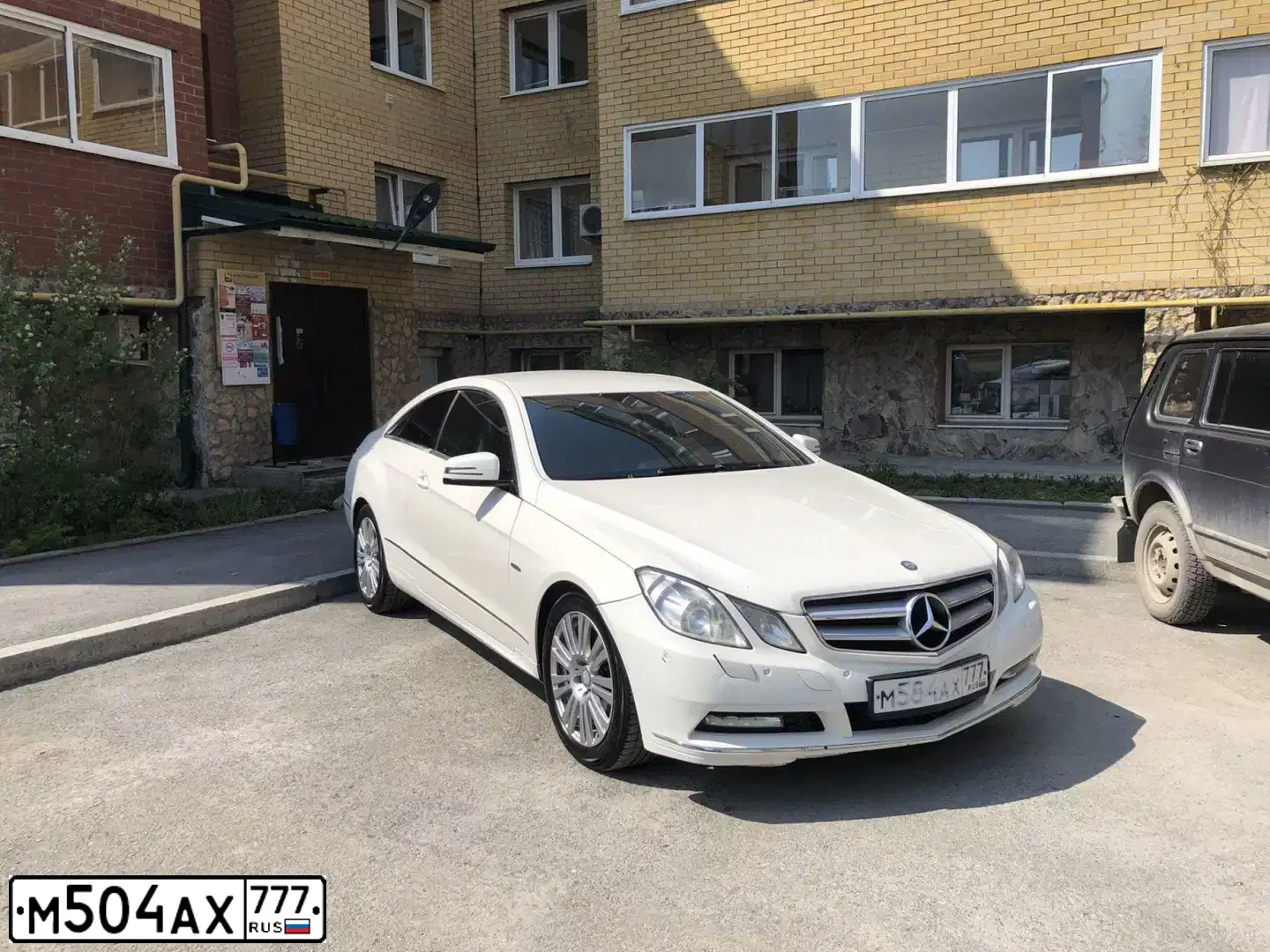Фото автомобиля PEUGEOT 208, 2014 — госномер М504АХ777. Цвет: ФИОЛЕТОВЫЙ