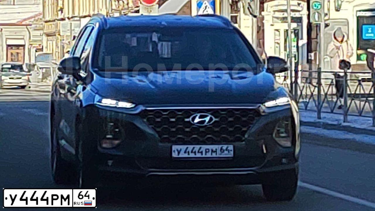 Фото автомобиля FORD KUGA, 2014 — госномер У444РМ64. Цвет: СЕРО-ЗЕЛЕНЫЙ