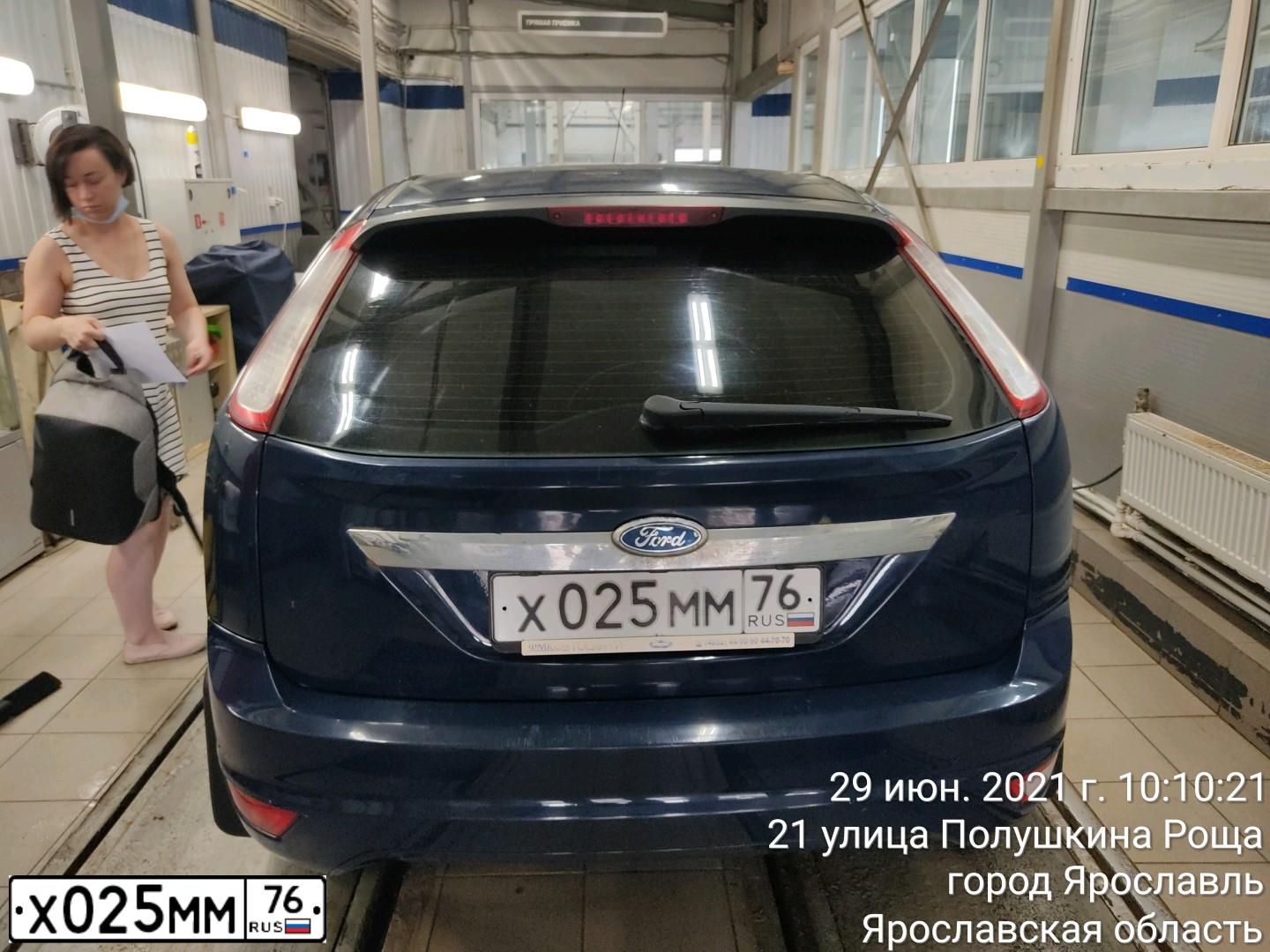 Фото автомобиля FORD FOCUS, 2008 — госномер Х025ММ76. Цвет: ТЕМНО-СИНИЙ