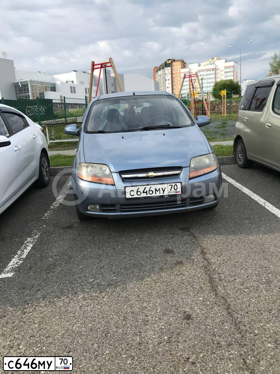 Фото автомобиля CHEVROLET AVEO, 2006 — госномер С646МУ70. Цвет: синий