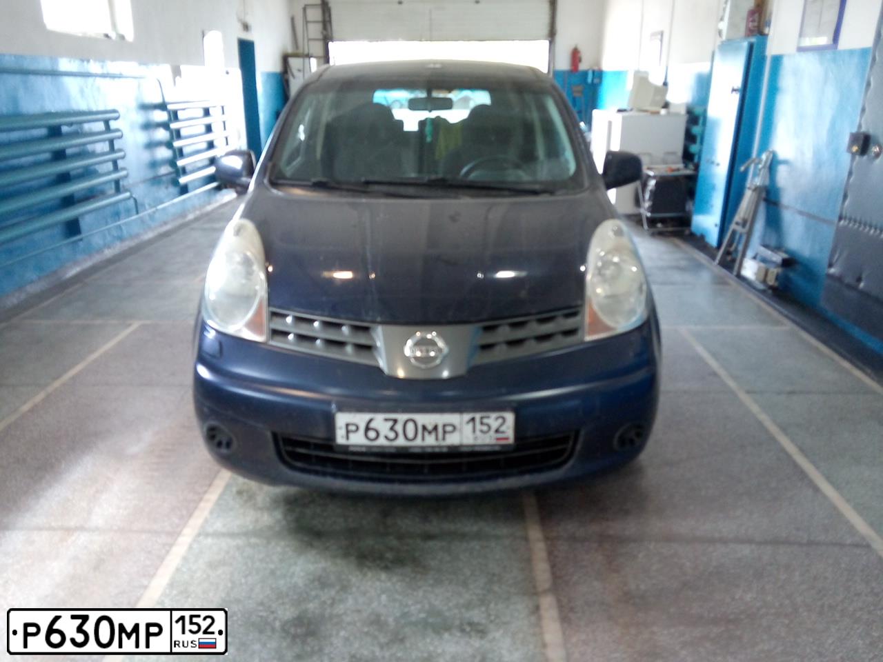 Фото автомобиля NISSAN NOTE, 2007 — госномер Р630МР152. Цвет: ТЕМНО-СИНИЙ
