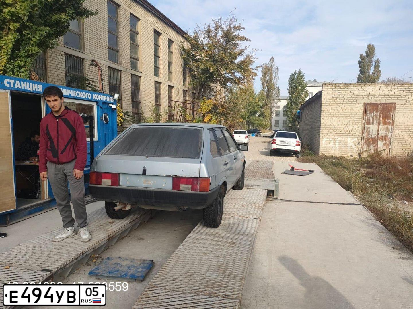 Фото автомобиля LADA 2109 SAMARA, 2001 — госномер Е106ТМ177. Цвет: Серебристый