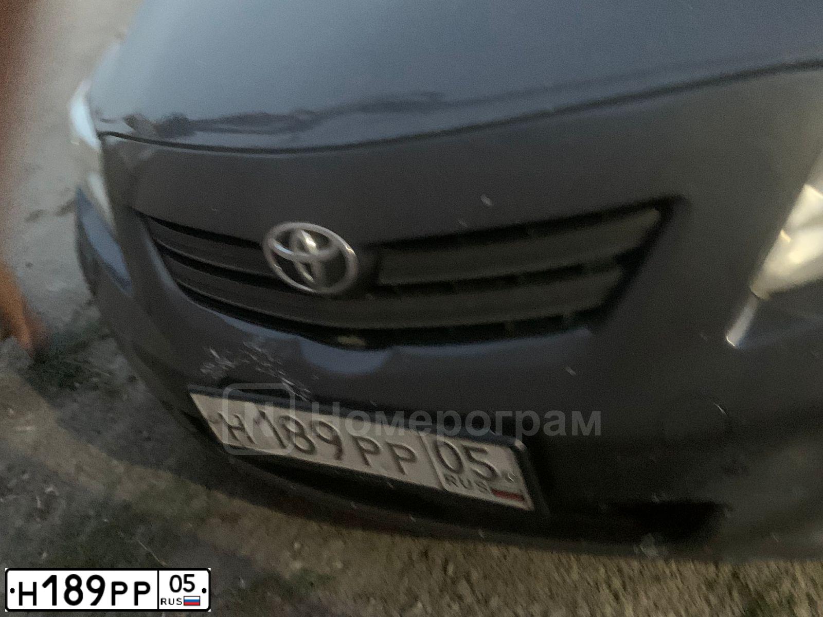 Фото автомобиля TOYOTA COROLLA, 2009 — госномер Х253КЕ190. Цвет: Серый