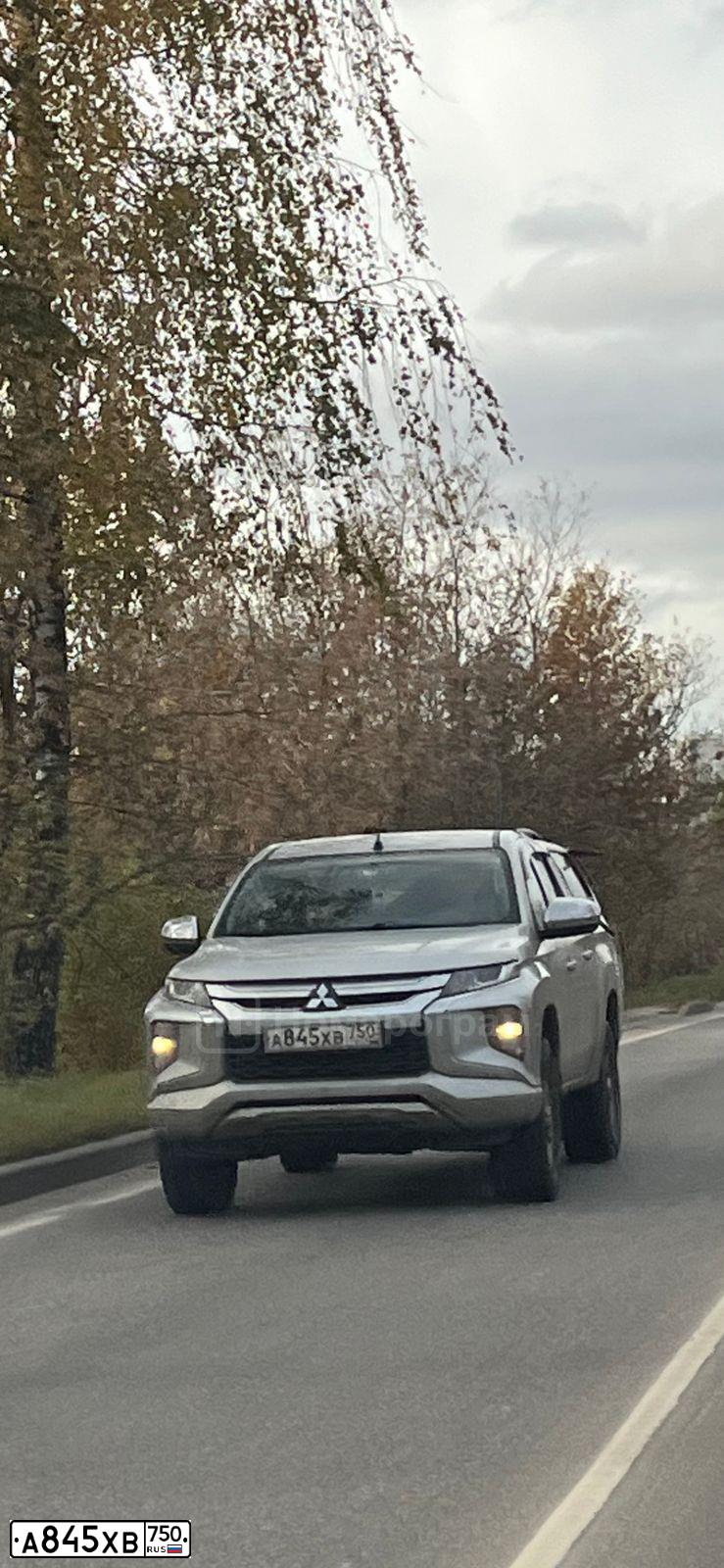 Фото автомобиля MITSUBISHI L 200, 2019 — госномер А845ХВ750. Цвет: Серебристый