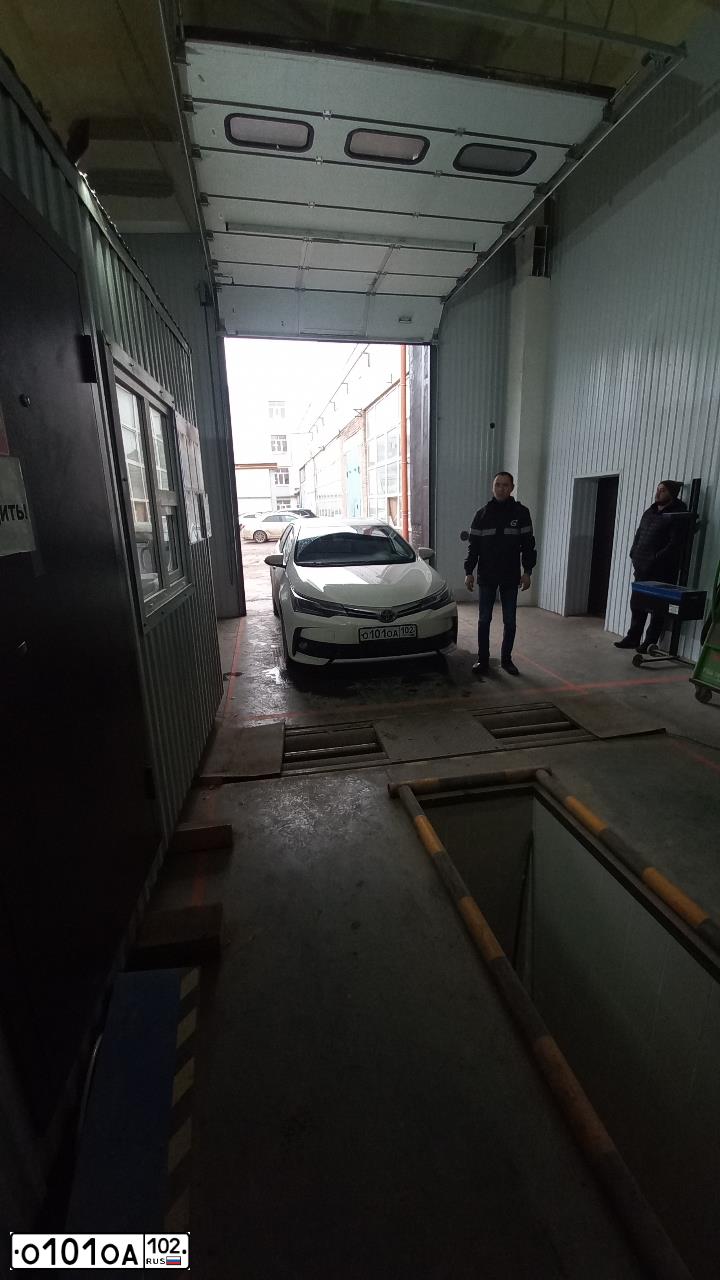 Фото автомобиля TOYOTA COROLLA, 2013 — госномер О101ОА102. Цвет: Белый