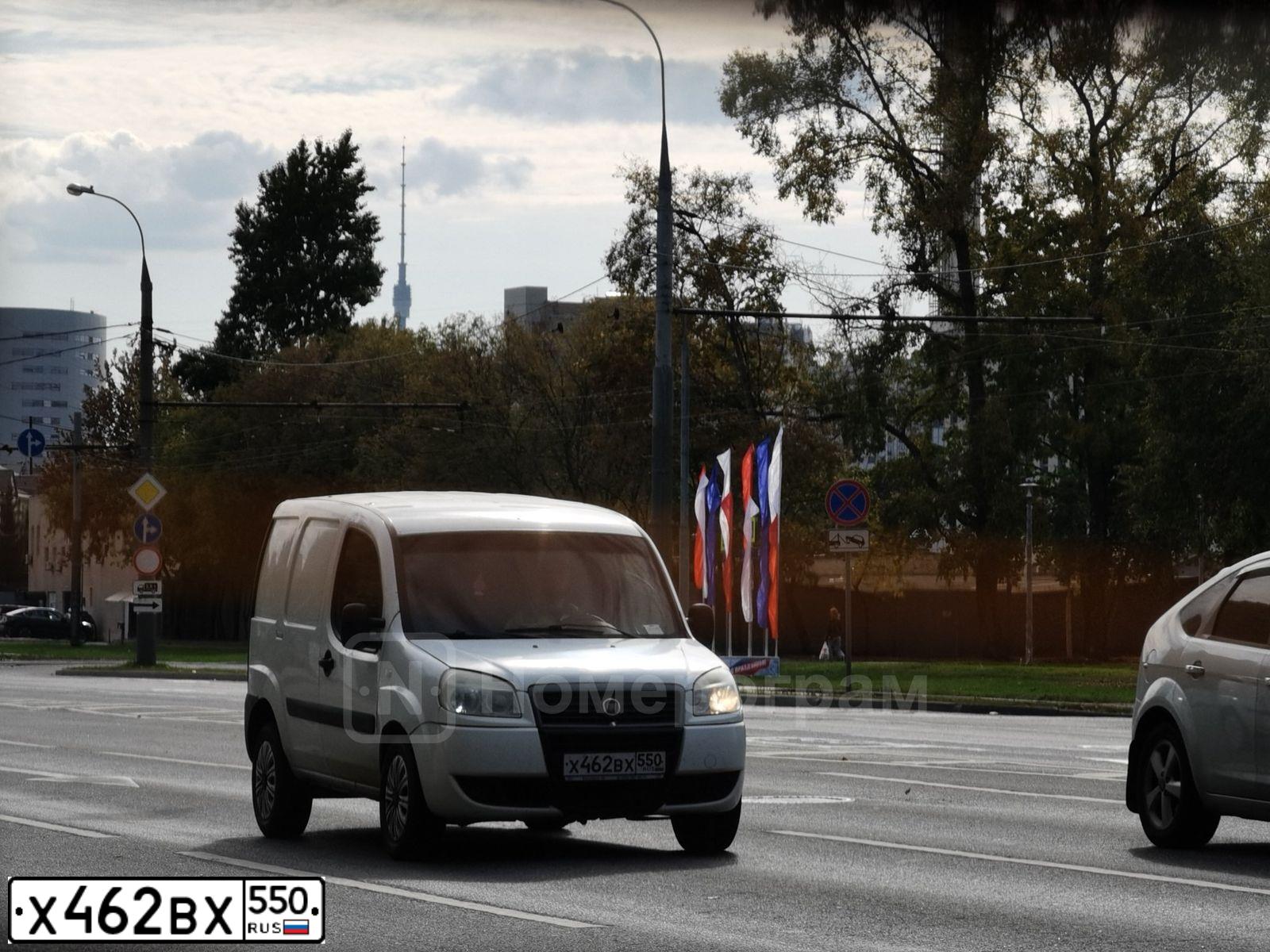 Фото автомобиля FIAT DOBLO, 2013 — госномер Х462ВХ550. Цвет: Белый