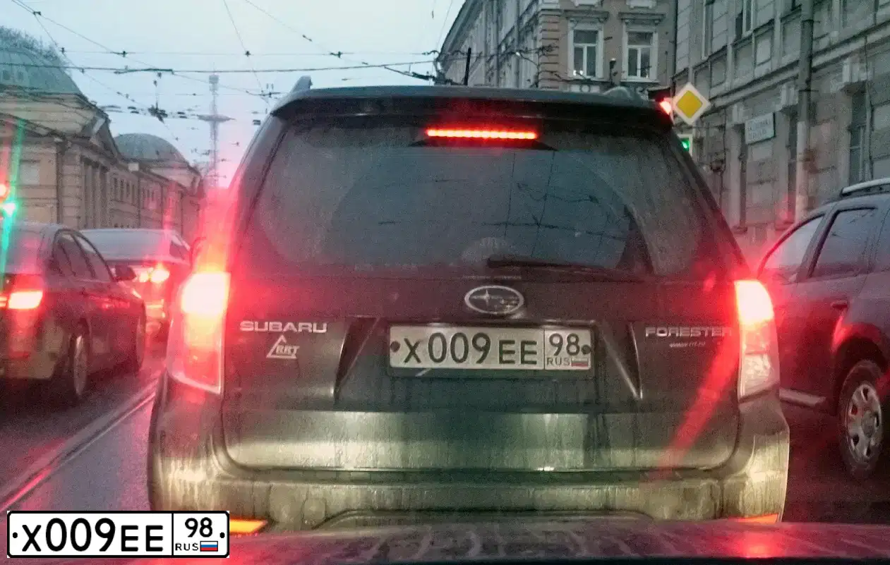 Фото автомобиля SUBARU FORESTER, 2008 — госномер Х009ЕЕ98. Цвет: ЧЕРНЫЙ