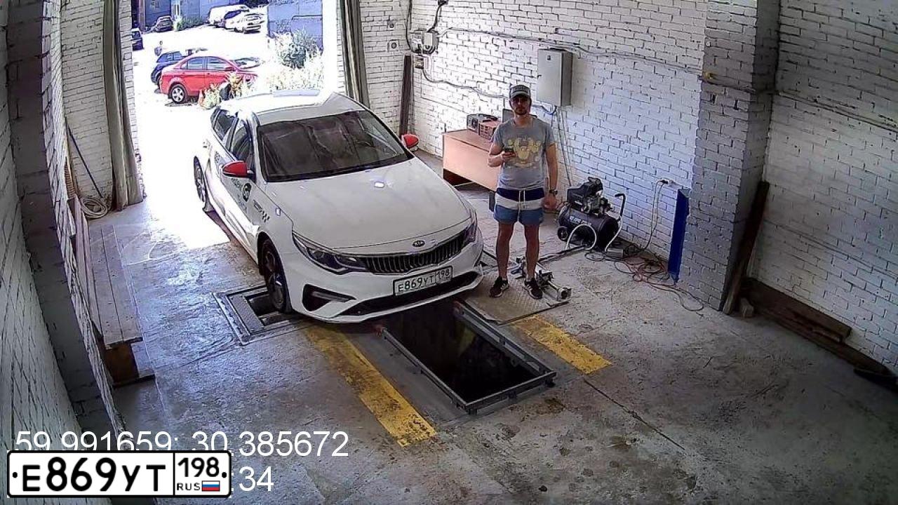 Фото автомобиля KIA MAGENTIS / OPTIMA, 2019 — госномер Х129ЕВ774. Цвет: Белый