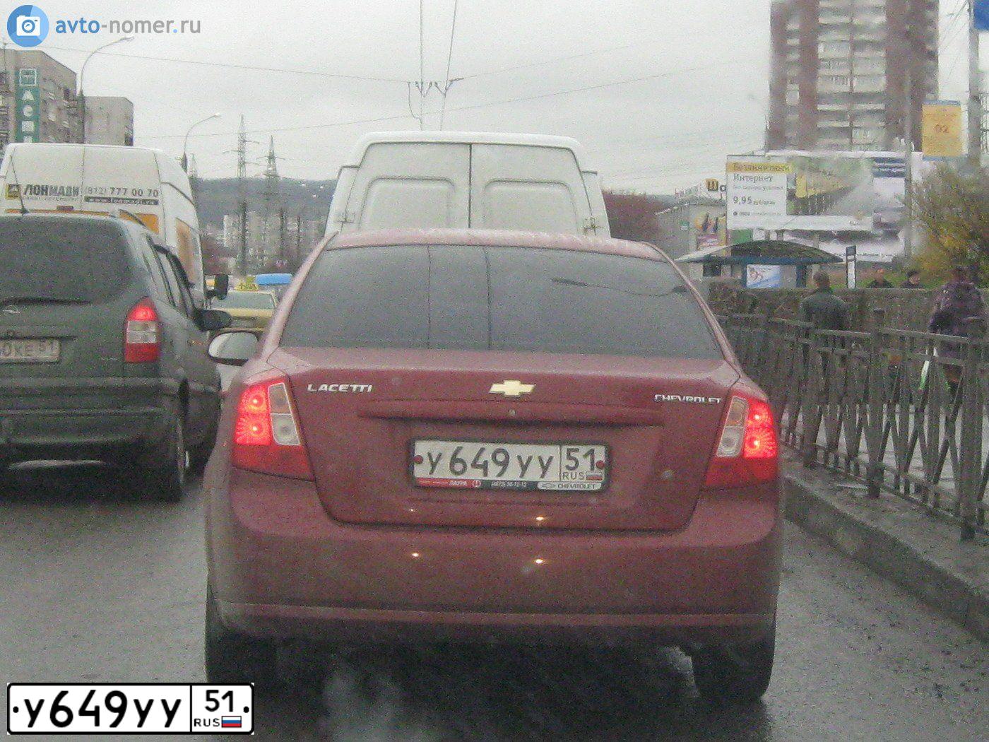 Фото автомобиля CHEVROLET LACETTI, 2008 — госномер Е408МО51. Цвет: Красный