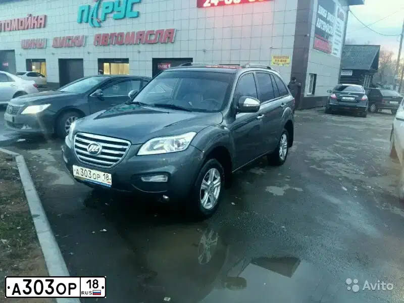 Фото автомобиля LIFAN X 60, 2014 — госномер А303ОР18. Цвет: СТАЛЬНОЙ (СЕРЫЙ)