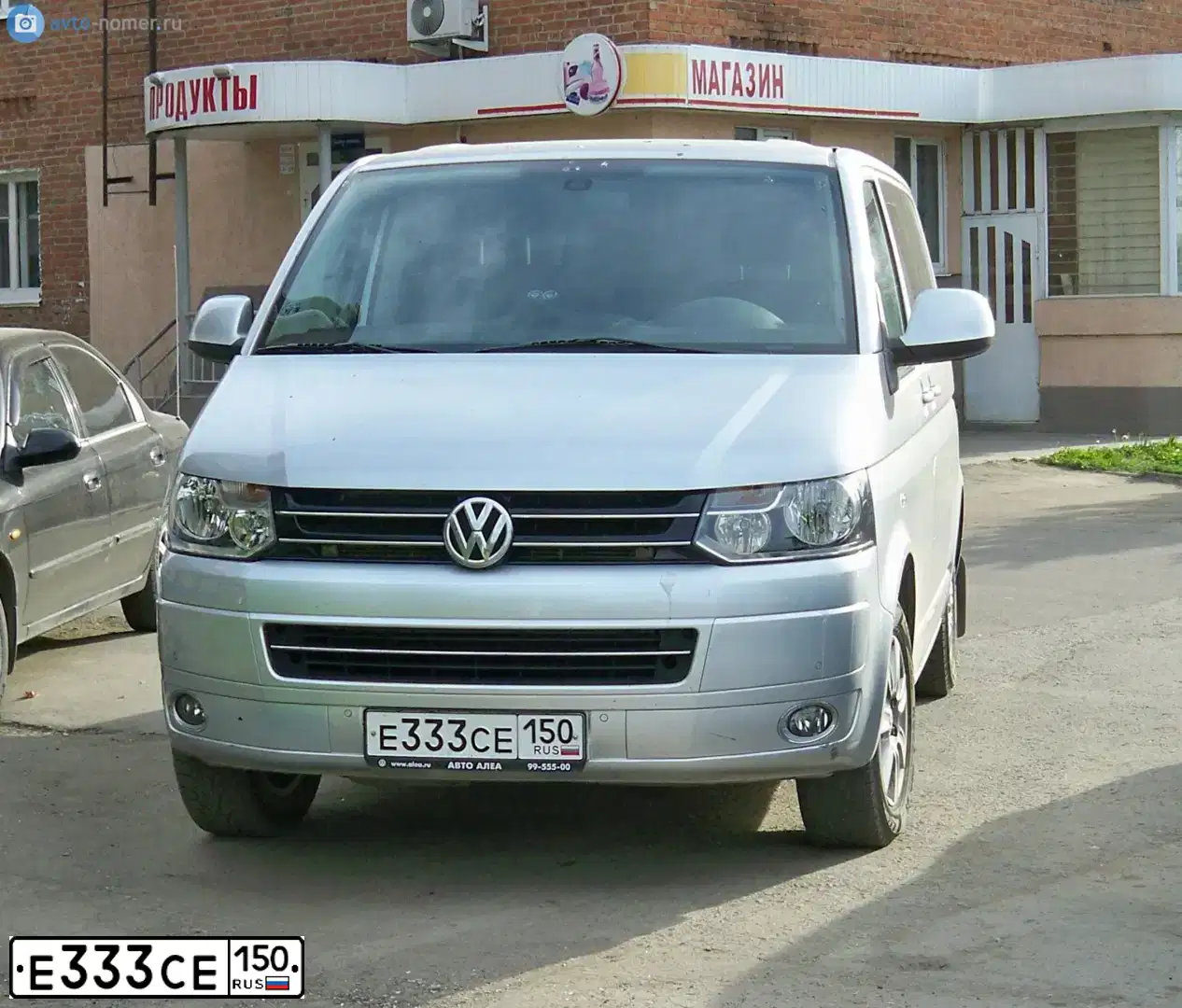 Фото автомобиля VOLKSWAGEN AMAROK, 2013 — госномер Е333СЕ150. Цвет: Коричневый