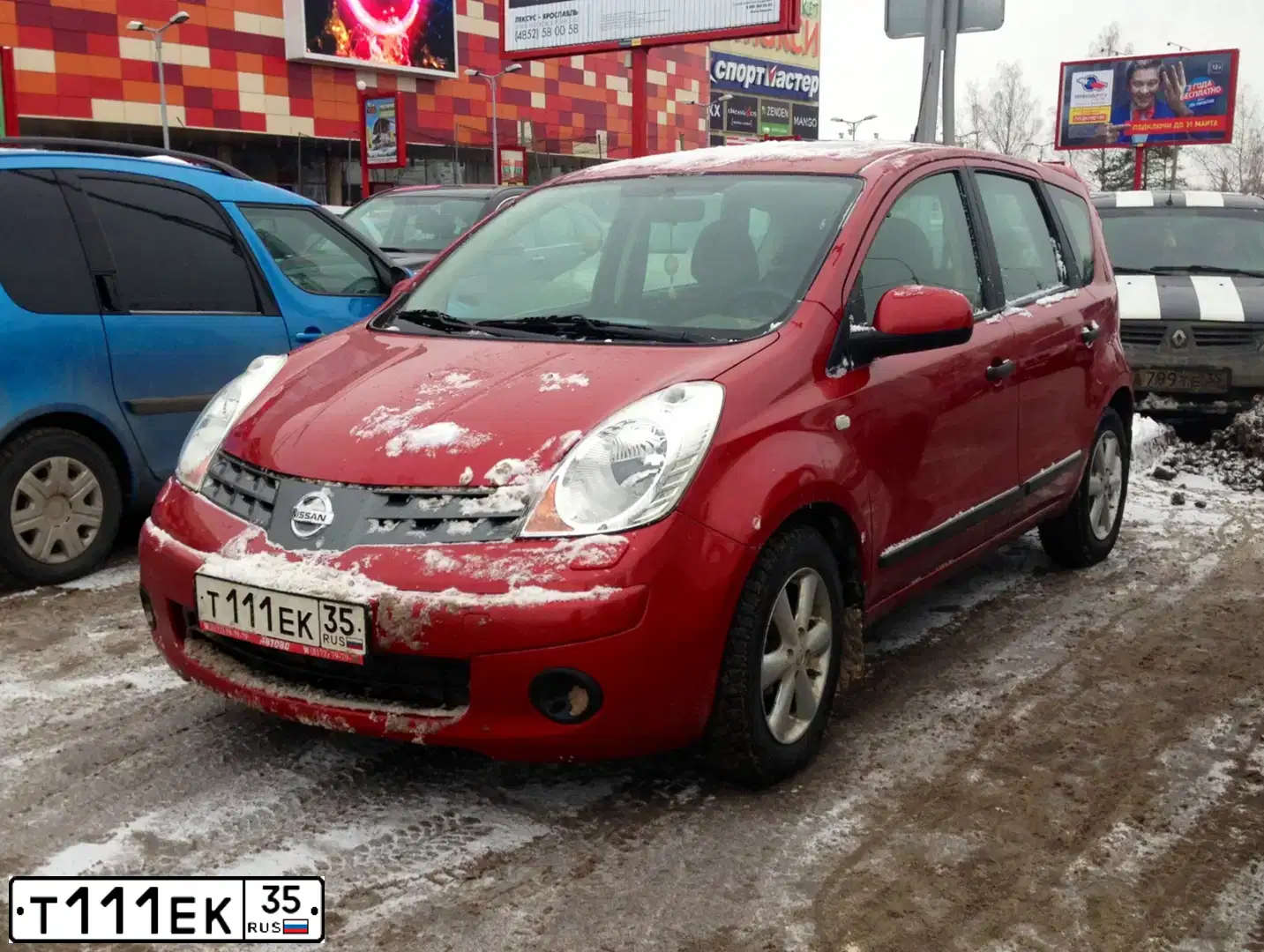 Фото автомобиля NISSAN NOTE, 2008 — госномер М597МК35. Цвет: ВИШНЕВЫЙ