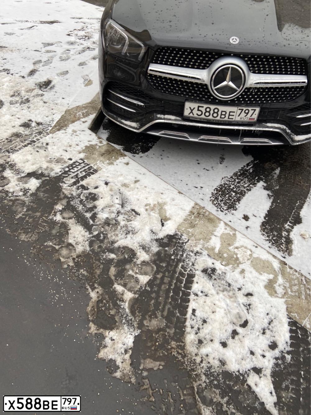 Фото автомобиля MERCEDES GLE-KLASSE, 2020 — госномер Х588ВЕ797. Цвет: ЧЕРНЫЙ