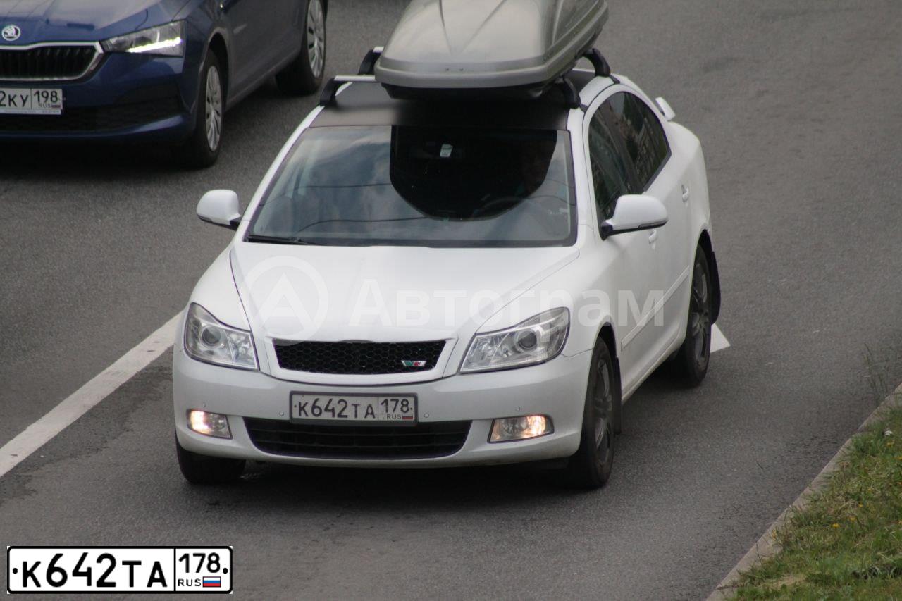 Фото автомобиля SKODA OCTAVIA, 2011 — госномер К642ТА178. Цвет: Белый