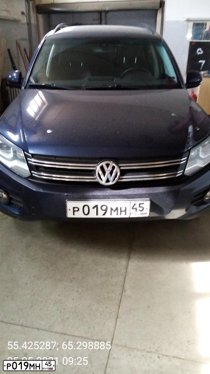 Фото автомобиля VOLKSWAGEN TIGUAN, 2014 — госномер Р771РХ72. Цвет: ТЕМНО-СИНИЙ
