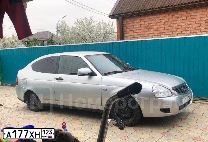 Фото автомобиля LADA 2172 PRIORA, 2010 — госномер С151ЕЕ01. Цвет: СВЕТЛО-СЕРЕБРИСТЫЙ МЕТАЛ