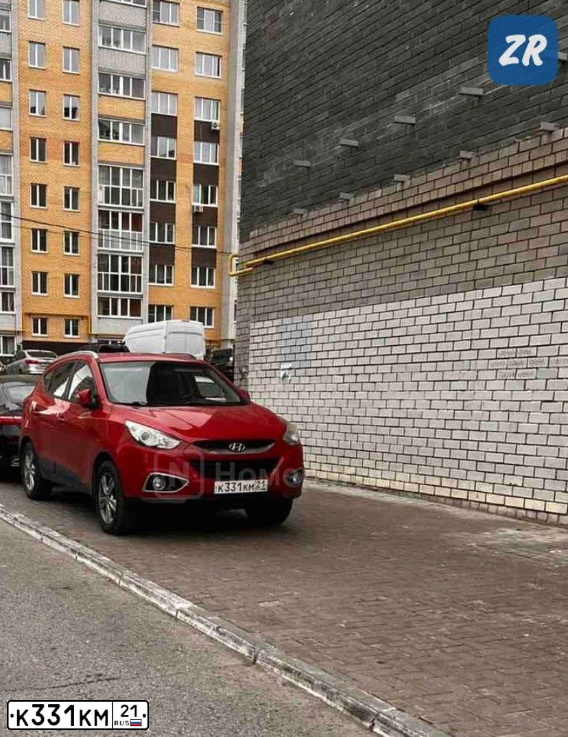 Фото автомобиля HYUNDAI IX35, 2012 — госномер К331КМ21. Цвет: Красный
